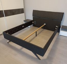 Conveniente Letto imbottito Titanium in ecopelle antracite