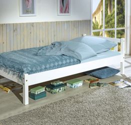 Letto in legno massello, con testata dogata, verniciato bianco