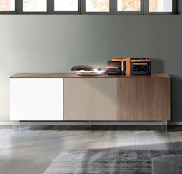 Credenza Moderna, Madia di Design con piedini in vetro, 3 ante, Noce, Bianco e fango