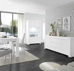 Sala di design composta da Vetrina, Madia e Tavolo allungabile, finitura bianco opaco