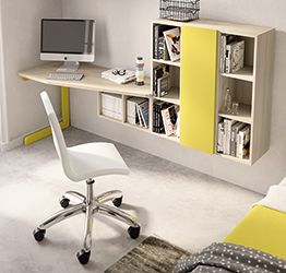 Zona studio con scrivania e libreria in Olmo e Lime