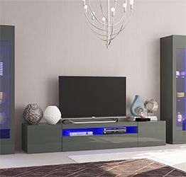 Soggiorno con 2 vetrine e una base porta Tv in finitura Antracite lucido 