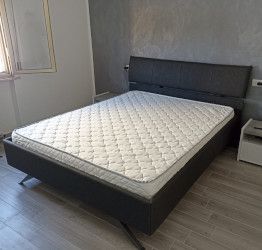 Elegante Letto imbottito Titanium in ecopelle antracite