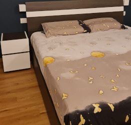 Conveniente Letto matrimoniale King size, 180x200, noce moro con inserto bianco opaco