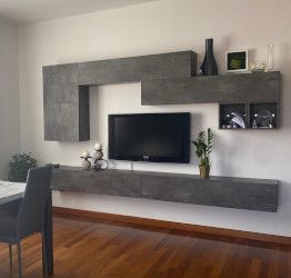 Soggiorno componibile con pensili e cubi, finitura Ossido