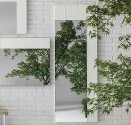 Specchiera da muro con cornice, finitura bianco gesso opaco