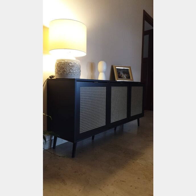 Credenza  Madia moderna Arendal con 3 ante in finitura Nero opaco con dettagli Oro