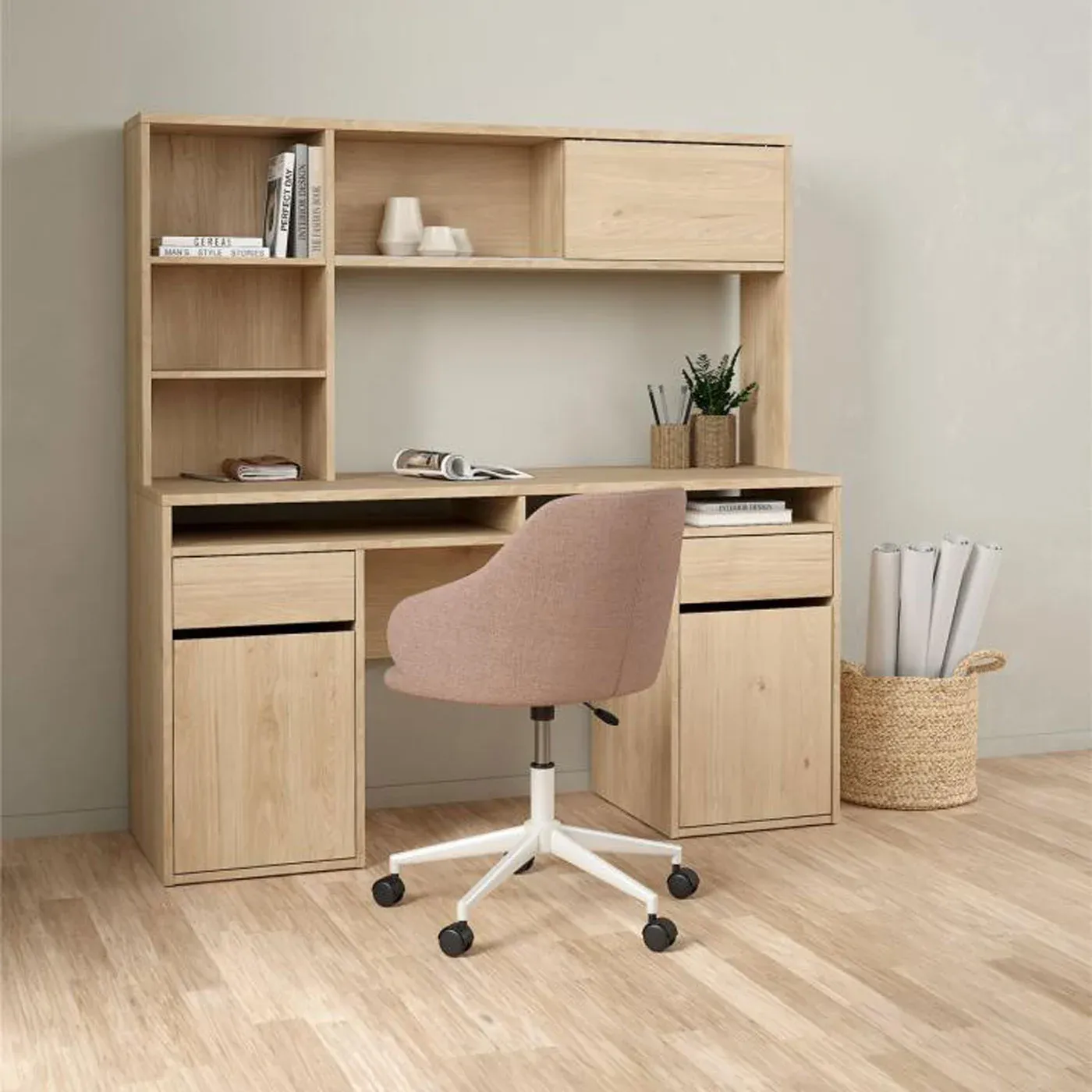 Scrivania ufficio con due ante, due cassetti e un'alzata