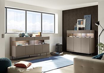 Sala moderna composta da Madia 2 e 3 ante, finitura bronzo, piedini di design