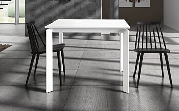 Tavolo dal design moderno in finitura bianca, 90x90