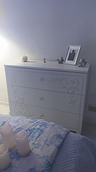 Moderno Comò con serigrafia argentata, 3 cassetti in finitura Bianco 