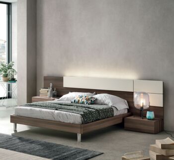 Letto matrimoniale con pediera curva di alta qualità in finitura  Quercia Brown ed Ecopelle bianco 