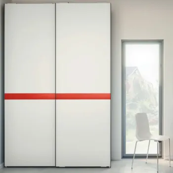 armadio bianco e rosso