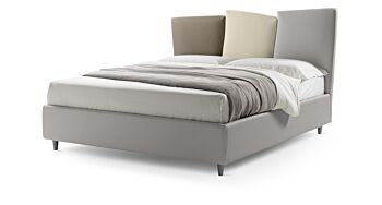 Letto matrimoniale Alkes in ecopelle in finitura grigio seta, bianco panna e tortora