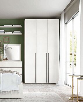 Armadio moderno L.136 a 3 ante battenti H.257, finitura Bianco Opaco