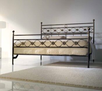 Letto in ferro battuto Elgar, colore bianco confetto, made in Italy