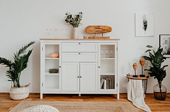 Madia credenza, 2 ante in vetro, 2 ante, 2 cassetti finitura bianco opaco e top in quercia
