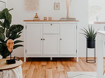Madia credenza,  3 ante, 1 cassetto finitura bianco opaco e top in quercia