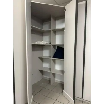 Armadio angolare, finitura Cashmere con libreria
