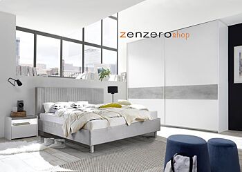 Camera matrimoniale con letto in tessuto grigio, comodini bianchi opachi e  armadio con fascia beton H.248
