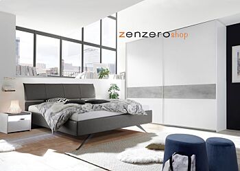 Camera matrimoniale con letto in ecopelle cemento, armadio con fascia beton e comodini bianchi opachi