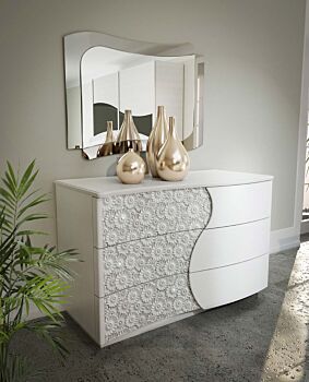 Camera stile contemporaneo con armadio scorrevole e letto contenitore, bianca con inserti floreali