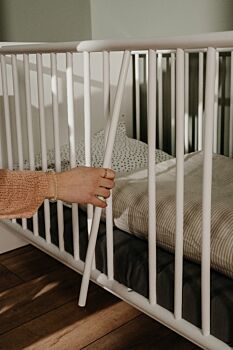 Culla moderna in finitura bianca per bambini