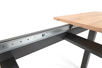 Tavolo Industry allungabile in finitura Rovere nodato con struttura in antracite