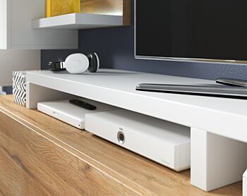 Zona giorno completa, finitura bianco opaco e rovere rustico
