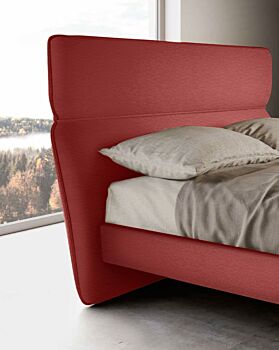 Letto matrimoniale ecopelle king size con testata retrofinita, finitura rossa