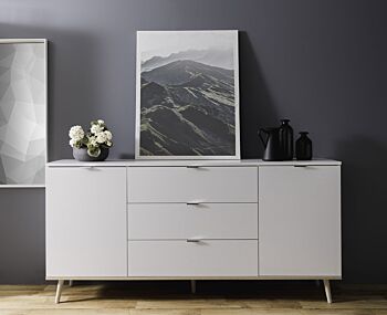 Madia stile nordico bianca con piedini in legno, con ante e cassetti