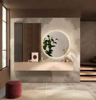 Ingresso con specchio retroilluminato, pensili e boiserie, Mercure cannettato, Cashmere e Lava