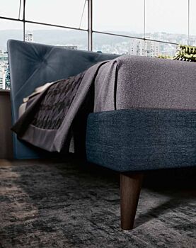 Letto matrimoniale blu notte in tessuto, con testata retrofinita