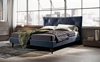 Letto matrimoniale blu notte in tessuto, con testata retrofinita