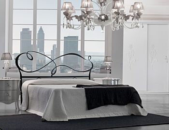letto matrimoniale bianco con giroletto in ferro
