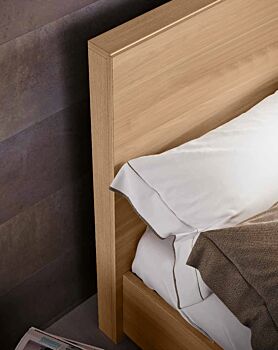 Letto matrimoniale versione king size, design moderno