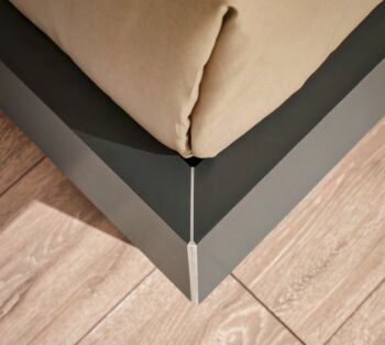 Letto matrimoniale Yan in finitura Grafite con inserti in tessuto