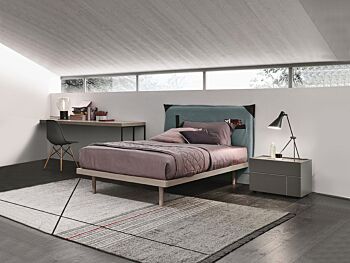 Letto con testata imbottita, finitura Frassino oriente, tessuto Salvia ed ecopelle nero