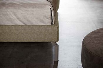 Letto matrimoniale verde militare, testata retrofinita