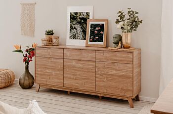 Credenza di design in finitura bamboo con tre ante e tre cassetti 