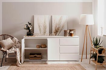 Madia in finitura bianca opaca in stile scandinavo, tre ante e tre cassetti
