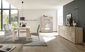 Sala completa di tavolo, madia e vetrina in rovere serigrafato