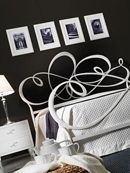 Letto matrimoniale grigio polvere in ferro