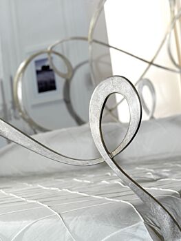 Letto matrimoniale grigio polvere in ferro