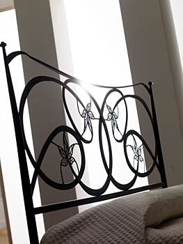 Letto  in ferro grigio polvere