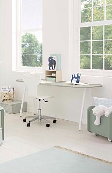 Scrivania moderna con piano Rovere dorian e gambe bianche