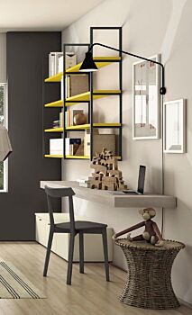 Zona studio con libreria, finitura Ciliegio bianco e Zafferano