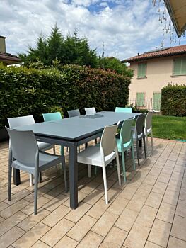 Sedie moderne disponibili in diversi colori in offerta