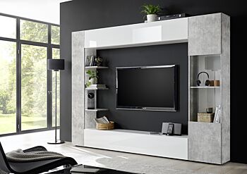 Pareti attrezzate con pensili e  vetrina finitura bianco lucido e beton