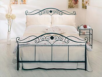 letto in ferro versione grigio polvere